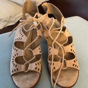 Fun lace up Mossimo sandal